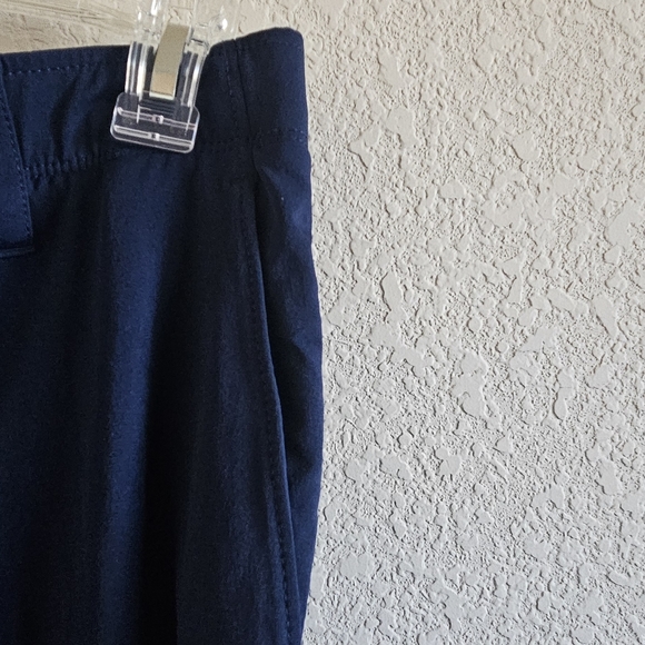 Under Armour navy cargo shorts. - Picture 7 of 7